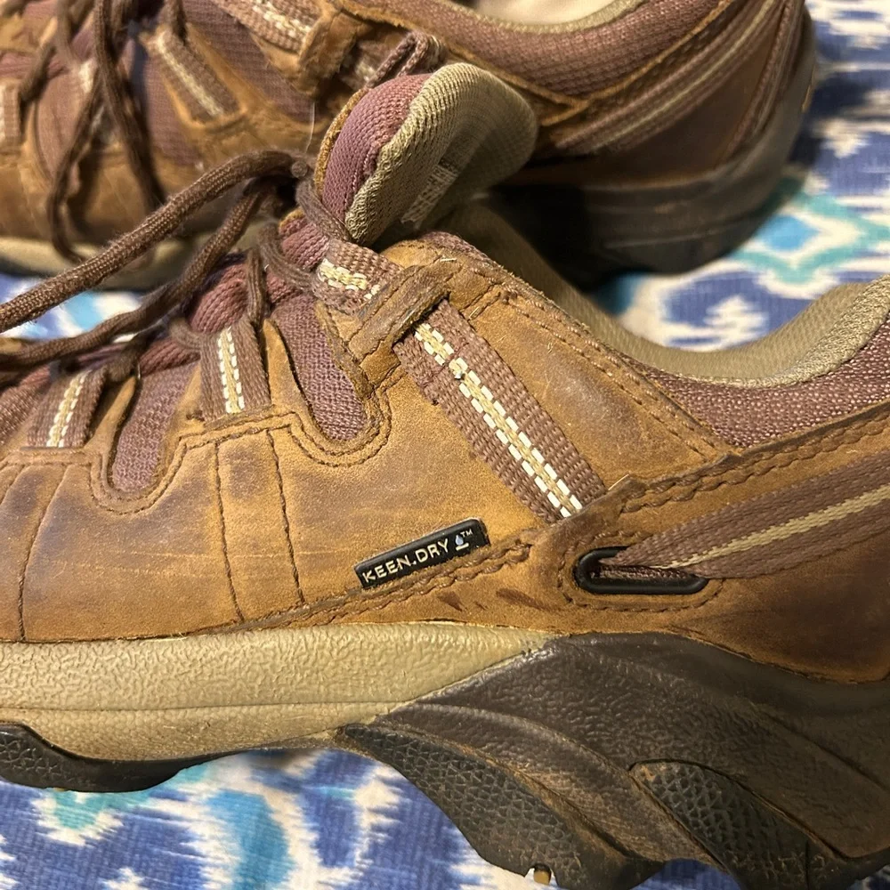 GUC Women's Keen hiking shoes